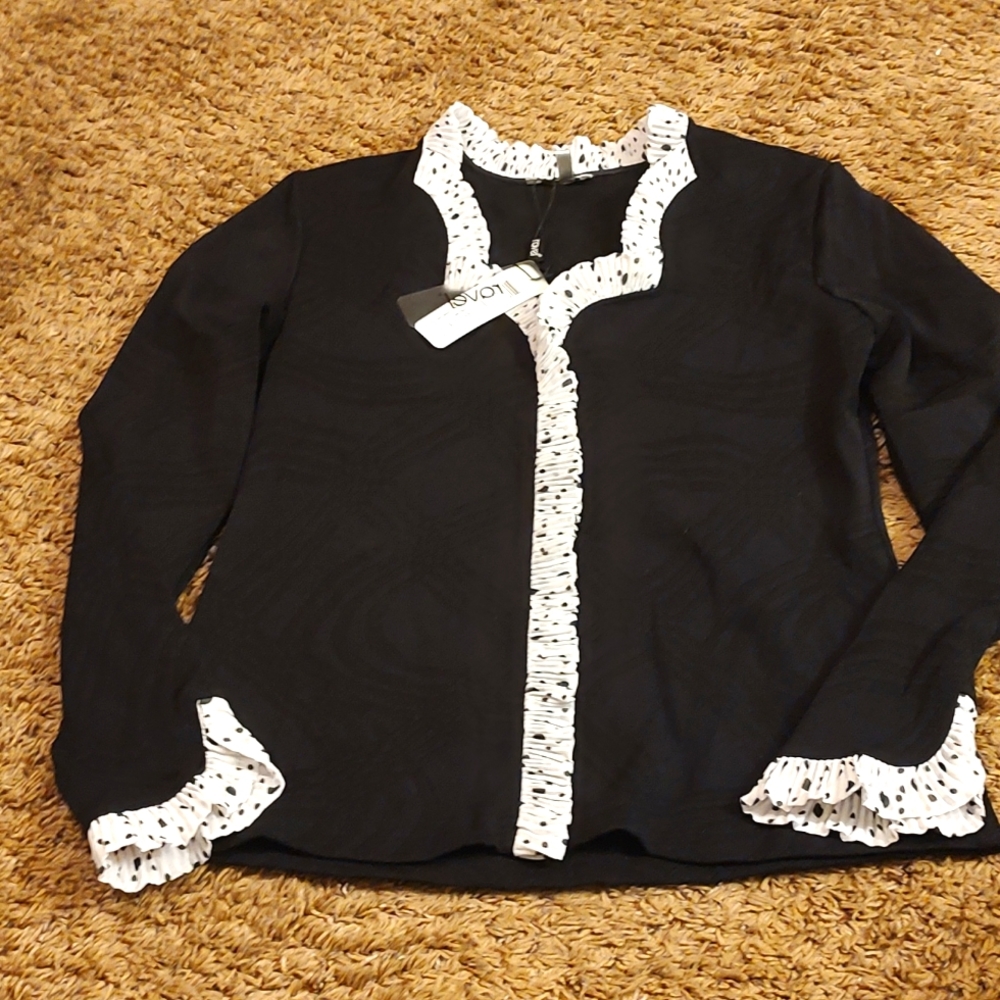 Ravel ladies v-neck black shirt, Medium, NWT